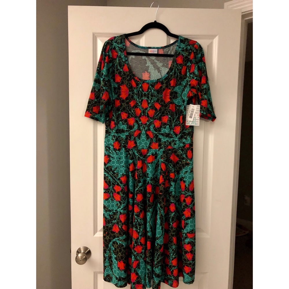 BNWT Lularoe Nicole dress, floral / Size: 2XL